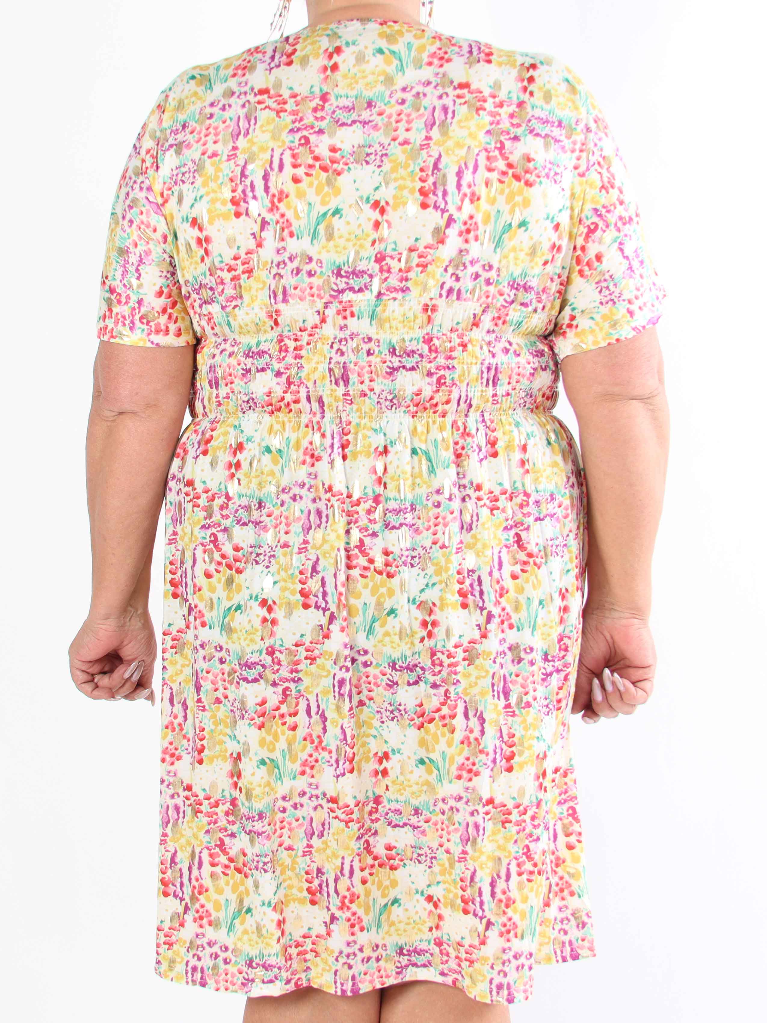 Pams Multi Flower Short - Klänning i plus size med blommönster och gulddetaljer